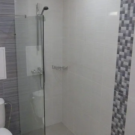 Toma's - Front Ξενοδοχείο