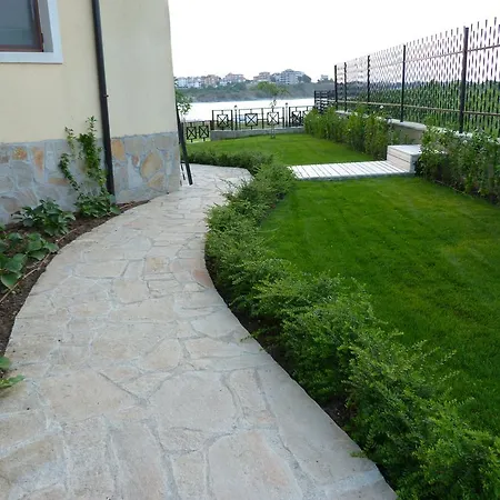 Toma's - Front Tsarevo