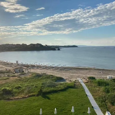 Toma's - Front 호텔 사레보