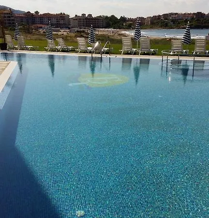 Toma's - Front Hotel