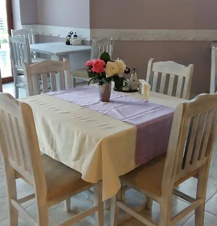 Toma's - Front 호텔