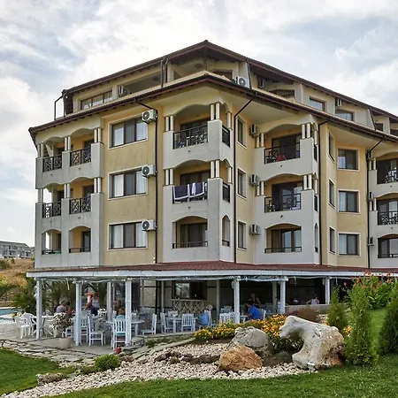 Toma's - Front Hotel 2*