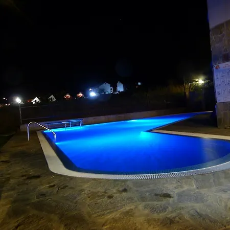 Toma's - Front Hotel