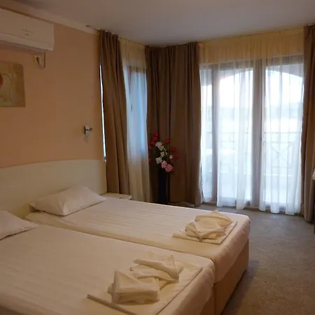 Hotel Toma's - Front