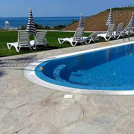 Toma's - Front Hotel Țarevo