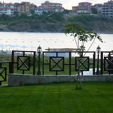 Hotel Toma's - Front