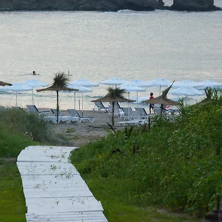 Hotel Toma's - Front