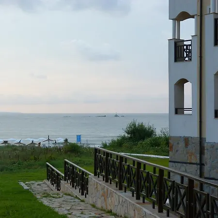 Toma's - Front Tsarevo