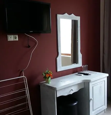 Toma's - Front Hotel 2*