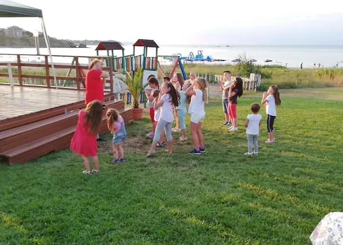 מלון Toma's - Front 2*