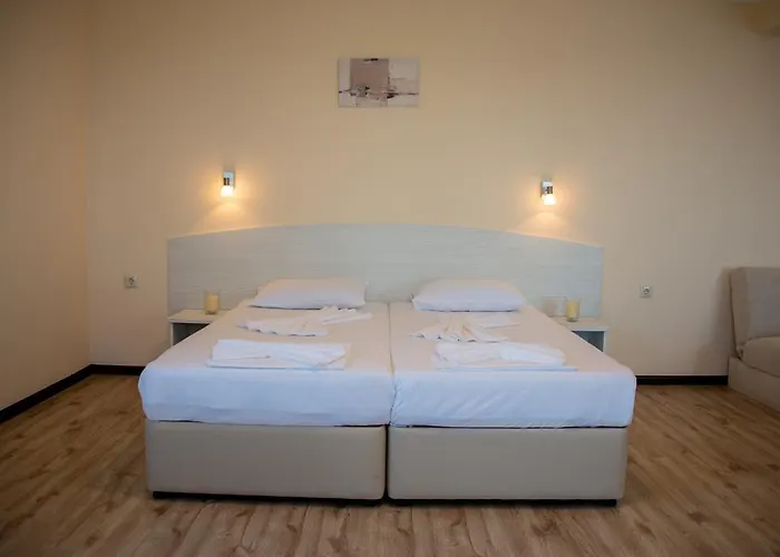 Toma's - Front מלון