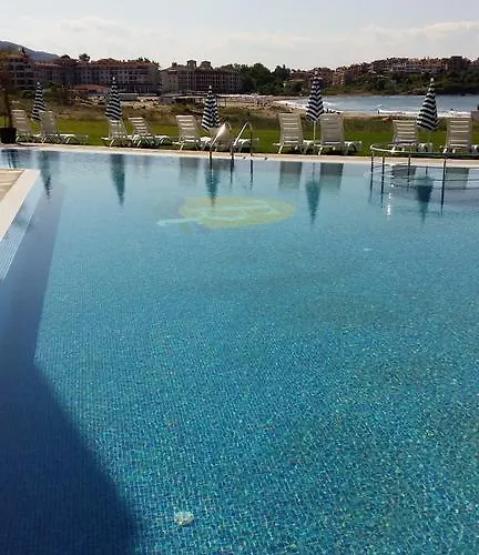 Toma's - Front Hotel