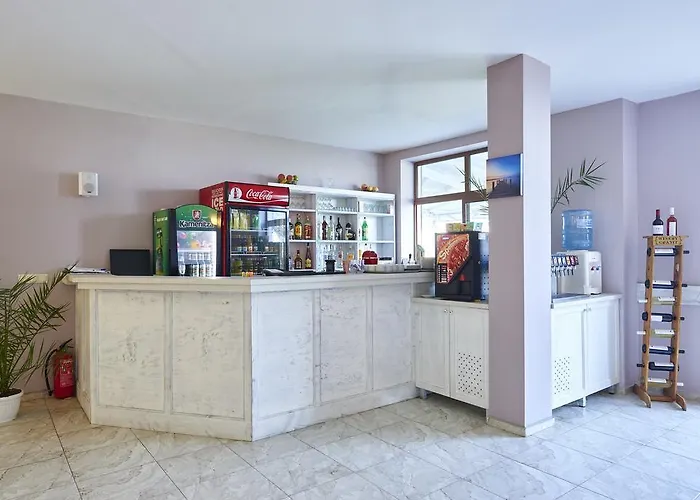 Toma's - Front Hotel