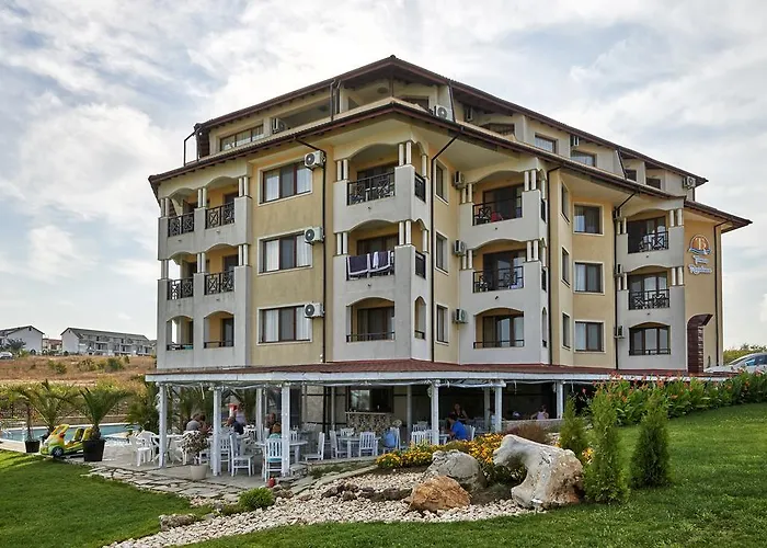 Toma's - Front Hotel 2*