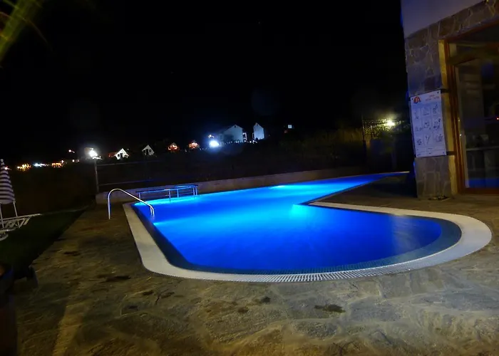 Toma's - Front Hotel