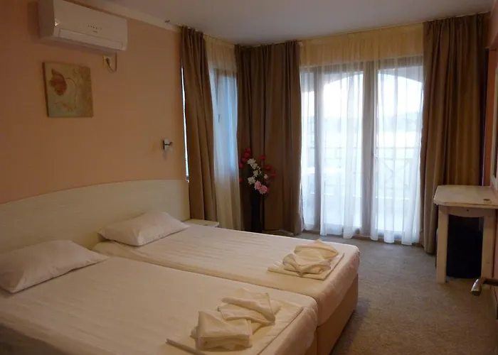 Hotel Toma's - Front