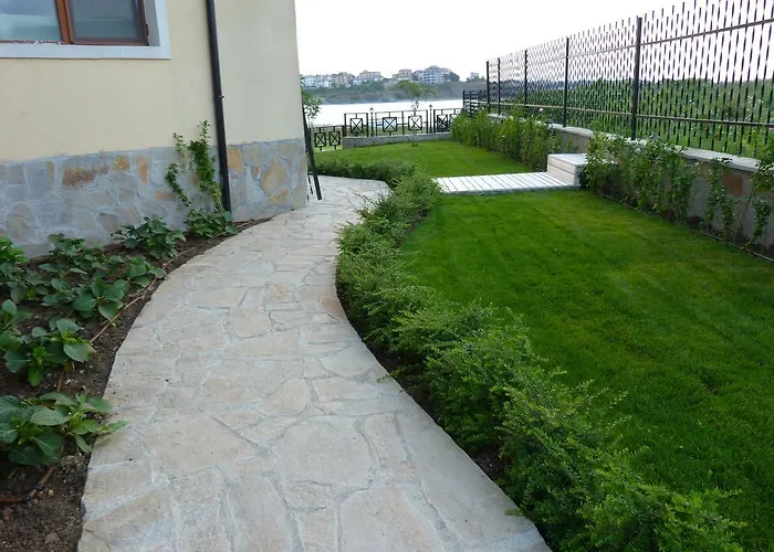 Toma's - Front Tsarevo