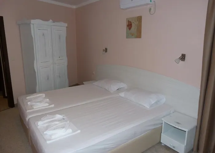 Hotel Toma's - Front 2*