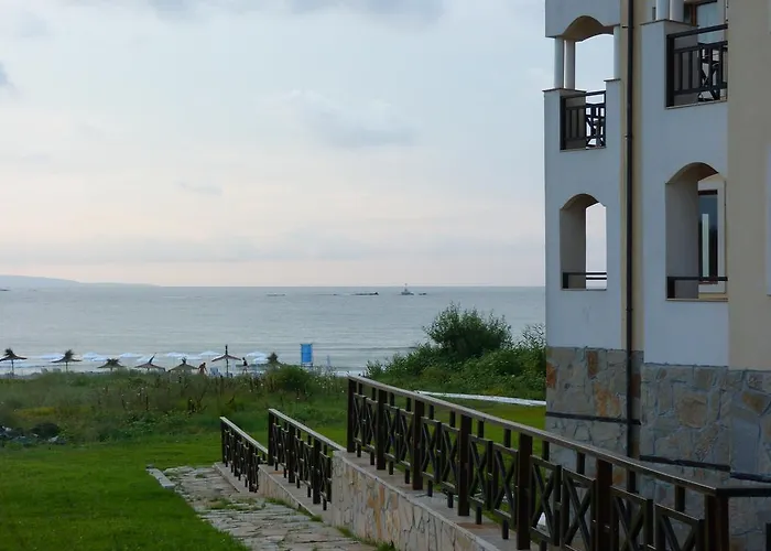 Toma's - Front Tsarevo