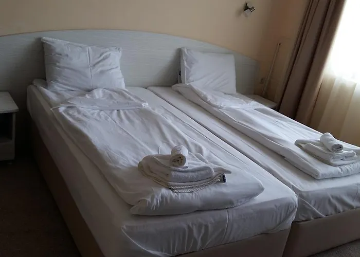 Toma's - Front Hotel